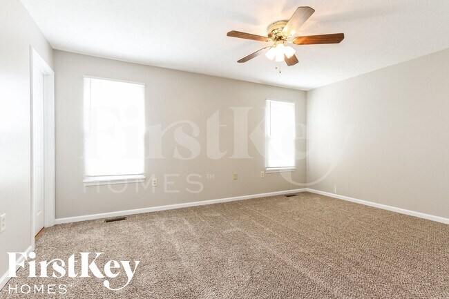 Building Photo - 2204 Valley Creek W Ln