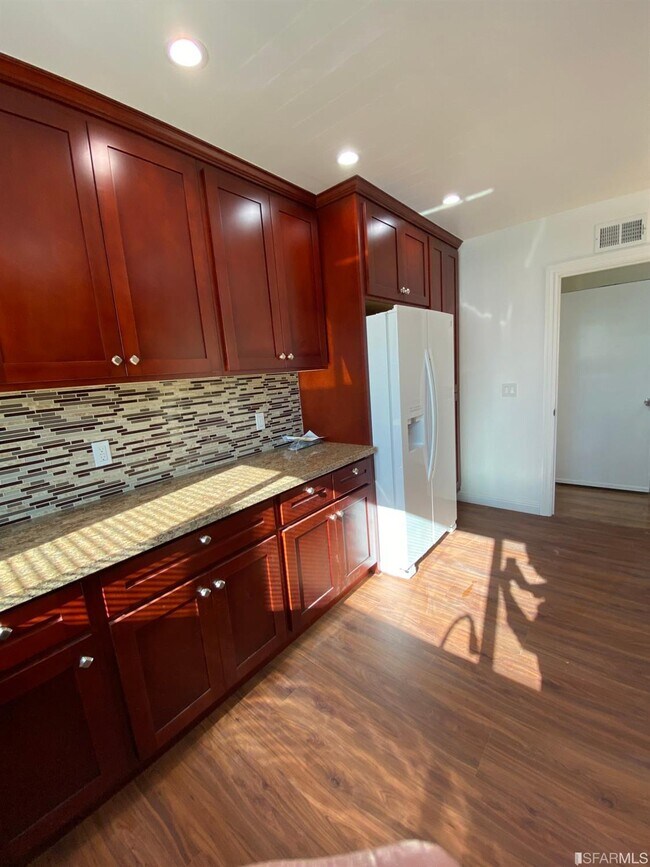 Building Photo - 67 Parkwood Dr