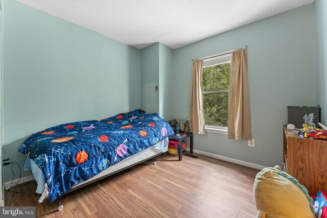 Building Photo - 13 Aviary St