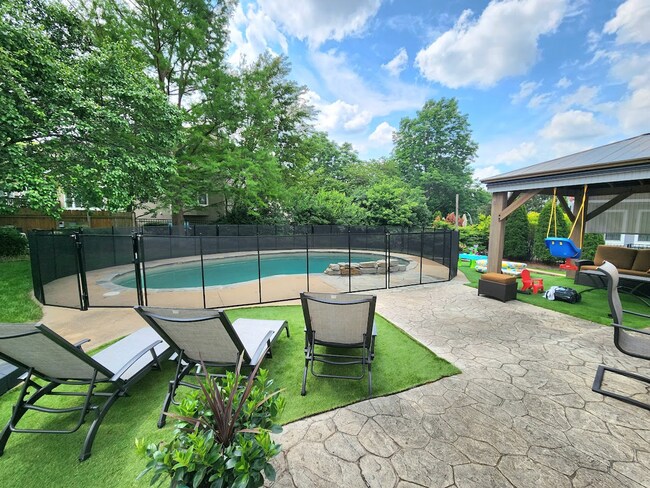Building Photo - {5801} Spacious 2 Story Home in highly des...