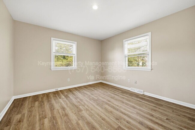 Building Photo - 211 Madrid Dr