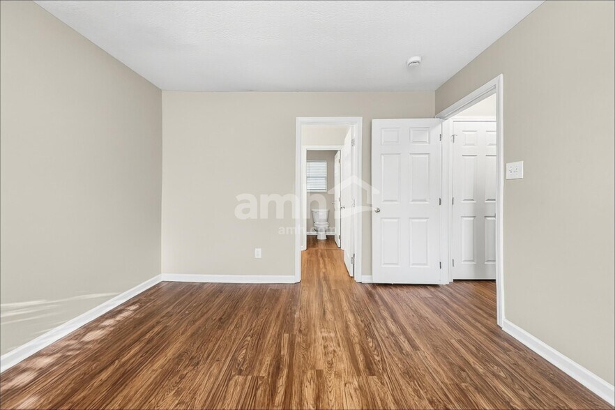 Building Photo - 4417 Oakbank Ln