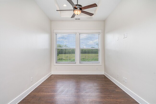 Building Photo - Stunning all one-level home in Hendersonvi...