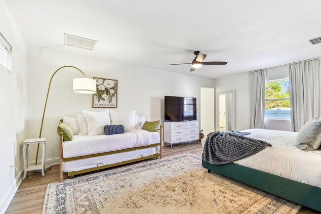 Building Photo - 1107 W Braddock St