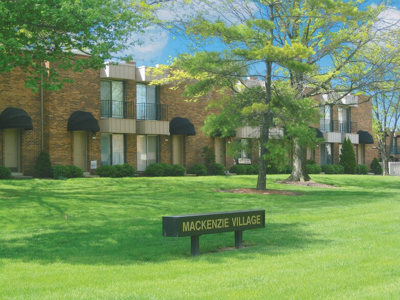 Mackenzie Village 1942 Mackenzie Dr Columbus OH 43220 Apartment Finder