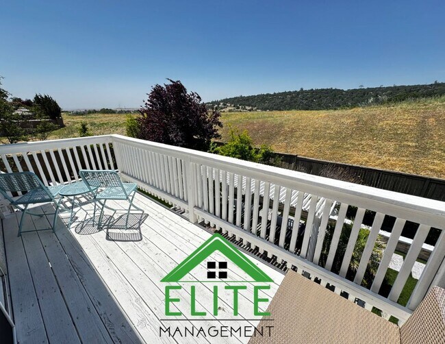 Building Photo - Scenic View Balcony and Beautiful 4-Bedroo...