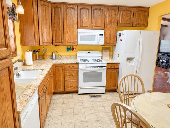 Building Photo - 73297 Highland Springs Dr
