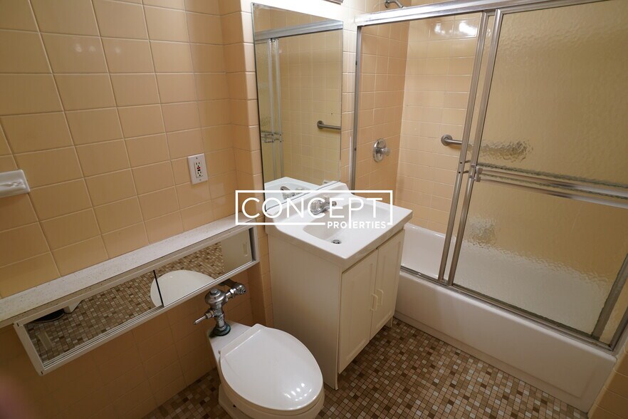 Building Photo - 62 Boylston St