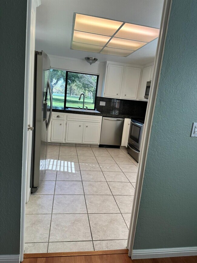 Building Photo - Fabulous condominium home on 6th Fairway of El Macero Country Club.