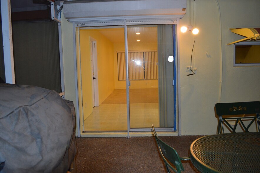 Florida Room with BBQ and Patio Furniture - 4850 Southwest 41st Avenue