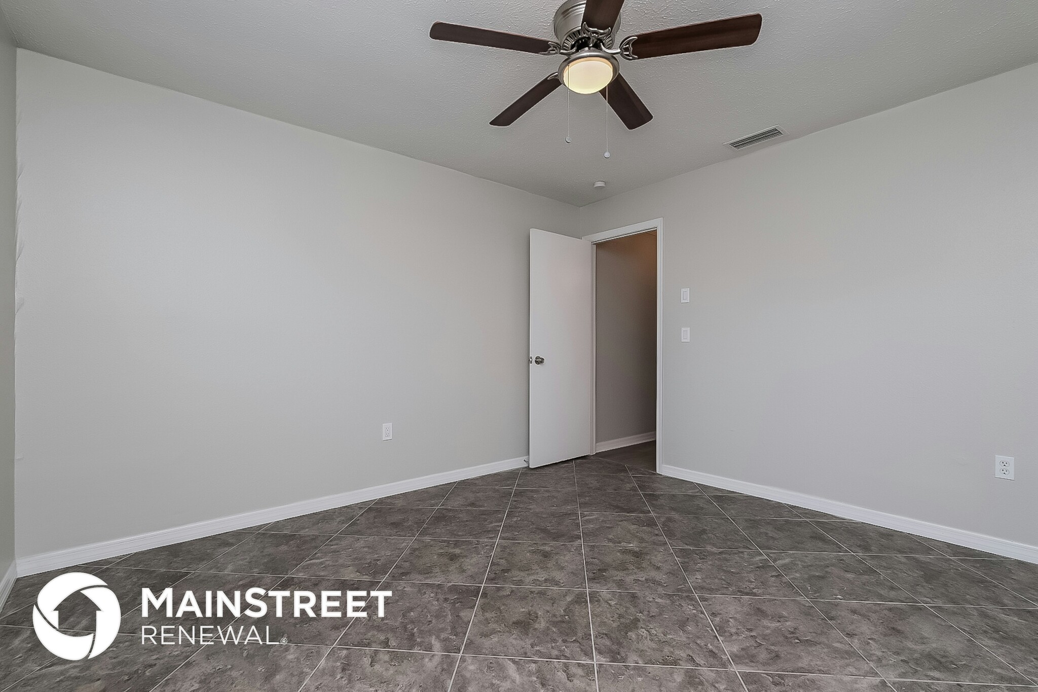 Building Photo - 7900 Lightfoot Dr