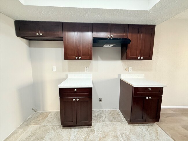 Building Photo - 6624 Westwick Dr