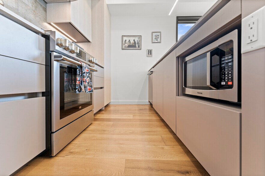 Building Photo - 191 Condor St