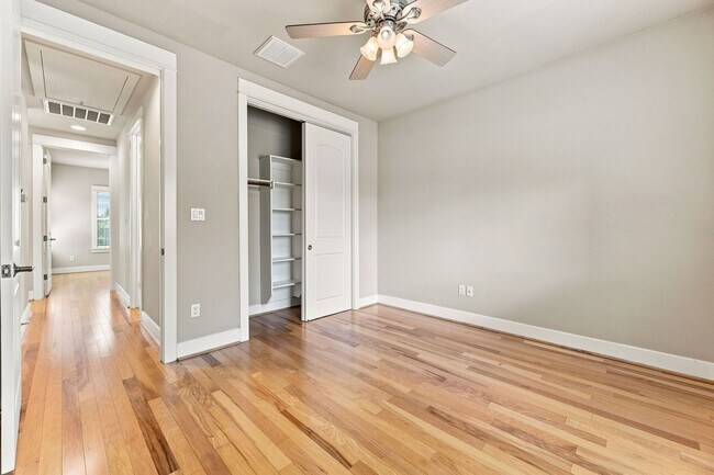 Building Photo - 304 Zennia St