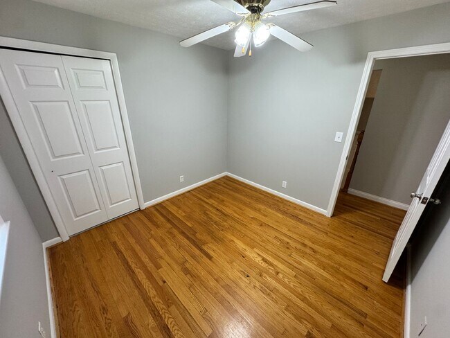 Building Photo - Spacious 4 Bedroom in Fern Creek