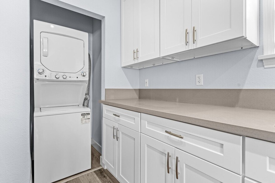 Building Photo - 1711 E Appleton St