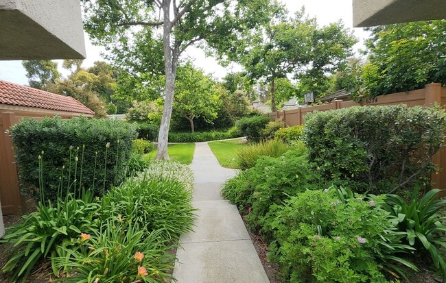 Building Photo - Your perfect Ventura retreat—spacious 3 be...