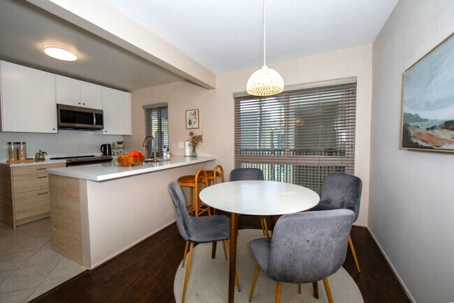 Building Photo - 6001 Canterbury Dr