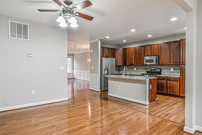 Building Photo - 4654 Hummingbird Ln