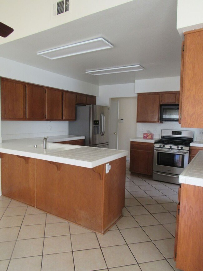 Building Photo - 37228 Waterman Ave