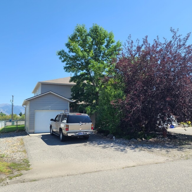 Primary Photo - 214 Quinella St