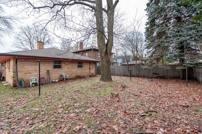 Building Photo - 1023 Hickory St