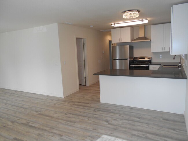 Building Photo - Completely Remodeled Home in Vibrant Sellw...
