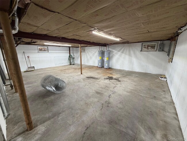 Building Photo - 14 Cornwall Ln