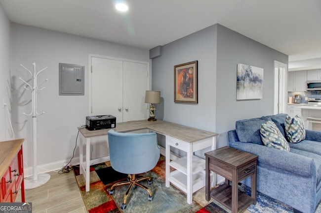 Building Photo - 4915 Lake Forest Dr SE