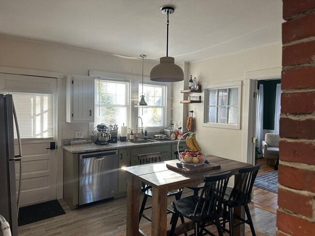 Building Photo - 23 Edwards St