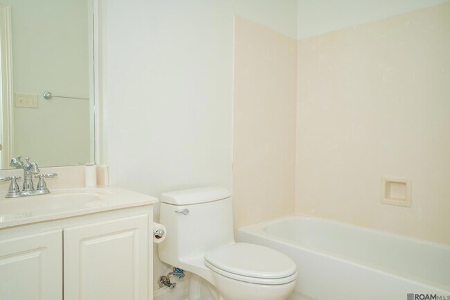 Building Photo - 12386 River Highlands Dr