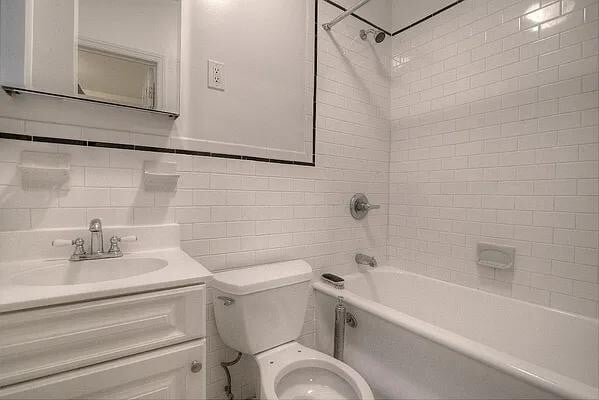 Building Photo - 305 W 45th St