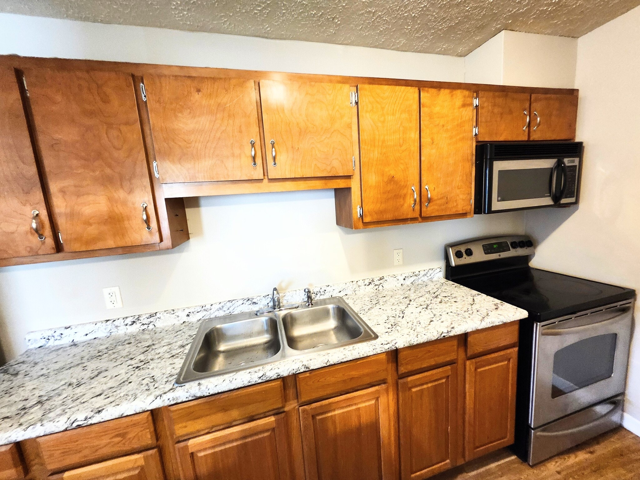 Building Photo - 5230 Beach Dr