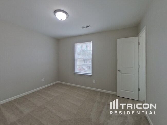 Building Photo - 6613 Pennacook Dr