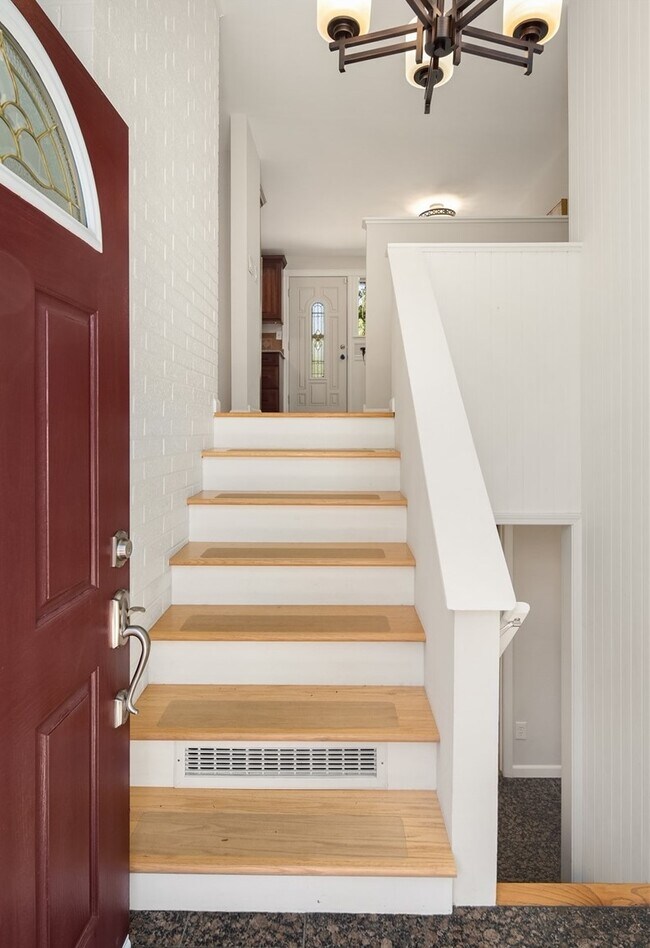 Building Photo - 12634 SE 30th St