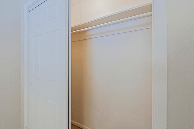 Building Photo - 6203 N 12th Pl