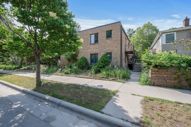 Building Photo - Great pet friendly 1 BR/1Bath  in St. Anth...