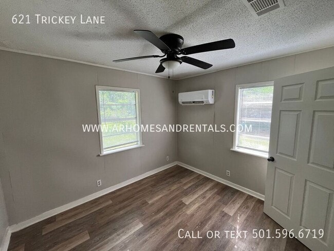 Building Photo - 621 W Trickey Ln