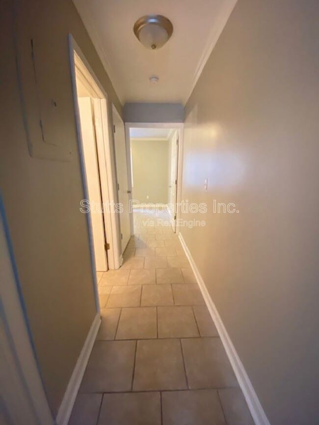 Building Photo - 414 Hermitage Dr