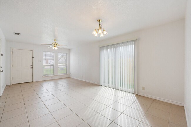 Building Photo - 203 Tamara Dr
