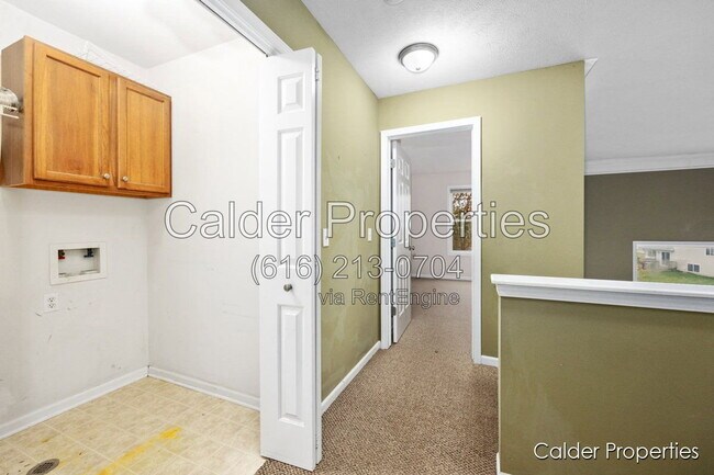 Building Photo - 5686 E Falling Leaf Dr SE