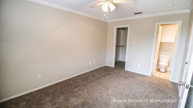 Building Photo - 807 N Englewood Ave