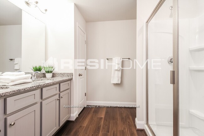 Building Photo - 1300 Simmons Rdg Ln