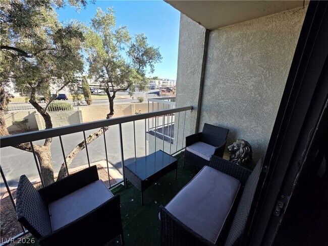 Building Photo - 750 S Royal Crest Cir