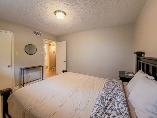 Building Photo - 2574 Marilee Ln