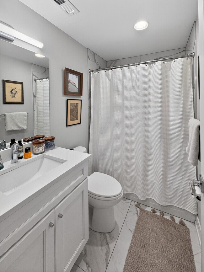 Building Photo - 3534 W Wrightwood Ave