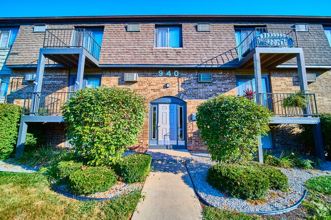 Building Photo - Three Pines Apartments