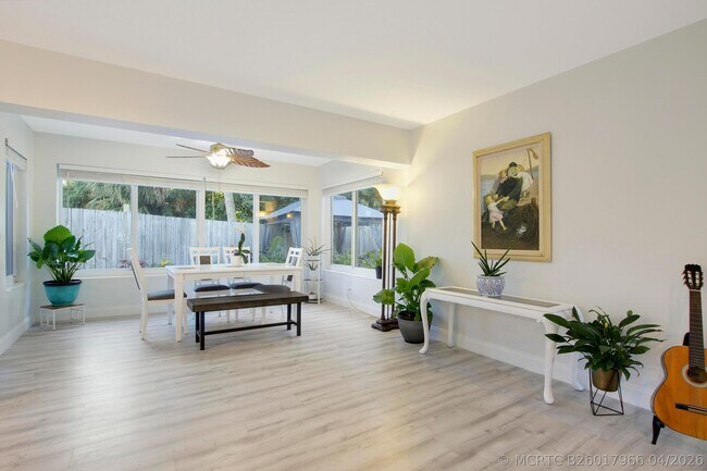 Building Photo - 466 Tequesta Dr