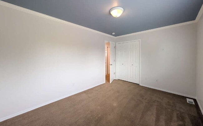 Building Photo - 11625 Center Rd