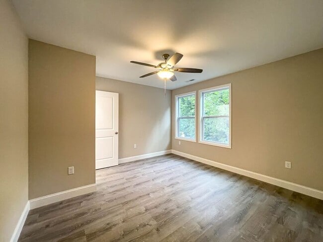 Building Photo - 5 Lofty Vw